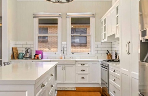 Woolloongabba House | Beautiful Queenslander Home! Just Minutes to CBD