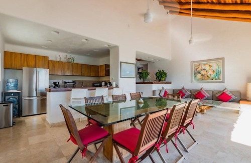 Ixtapa Villa | Beautiful remodeled Villa Ixtapa Zi, luxury development, amenities.