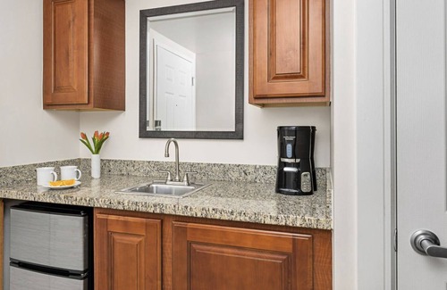 Williamsburg Resort | Beautiful resort guest room - sleeps four - NEW VERY REDUCED rate till 1/2/24