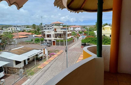 Bahia de la Academia Apartment | Beautiful rooms with ocean view in Galàpagos VerdeAzul