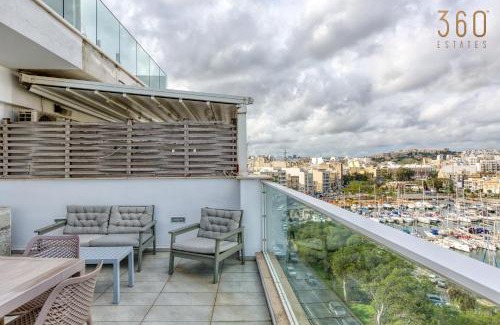 Pieta Apartment | Beautiful seafront home with private balcony & BBQ by 360 Estates