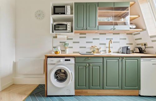 Neuilly-sur-Seine Apartment | Beautiful Studio Metro and Paris at Your Door