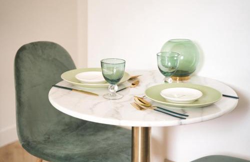 Neuilly-sur-Seine Apartment | Beautiful Studio Metro and Paris at Your Door