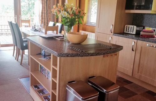 Welton Cabin | Beautiful timber lodge, nestled in tranquil wildlife haven with mountain views.