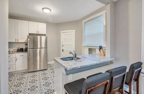 Tower Grove South Hotel | Beautiful Tower Grove Unit, Recently Renovated 2S