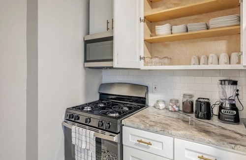 Tower Grove South Hotel | Beautiful Tower Grove Unit, Recently Renovated 2S