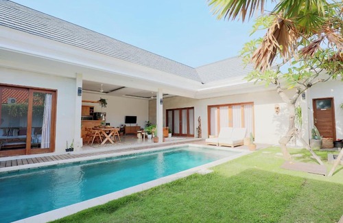 Berawa Villa | Beautiful Tropical-Boho 3BR Villa, Berawa Canggu, Bali
