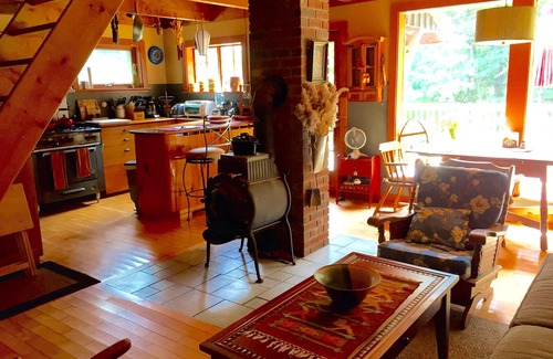 Hillsdale Cottage | Beautiful, Unique Country House w/Large Deck