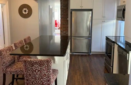 North End Apartment | Beautiful upper 3 bedroom flat in historic Halifax