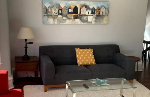 North End Apartment | Beautiful upper 3 bedroom flat in historic Halifax