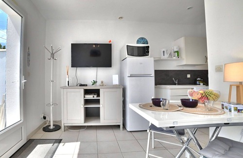 Cheray House | Beautiful villa for 4 guests with WIFI, pool and terrace