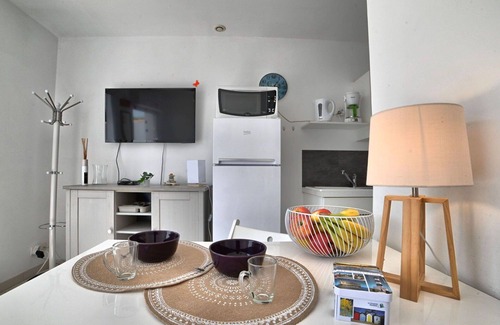Cheray House | Beautiful villa for 4 guests with WIFI, pool and terrace