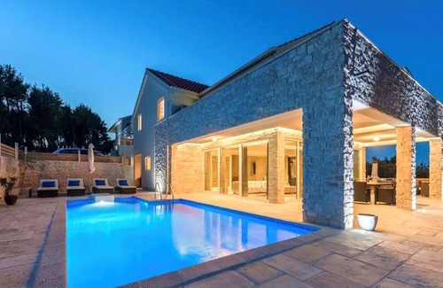 Pitve Villa | Beautiful Villa Fantasy 1 & Fantasy 2