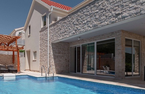 Pitve Villa | Beautiful Villa Fantasy 1 & Fantasy 2