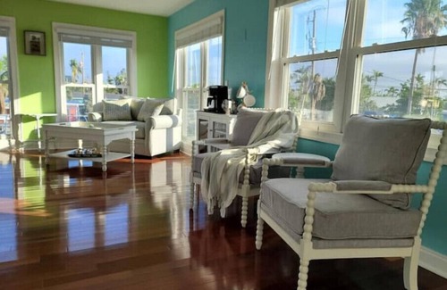 Matlacha House | Beautiful waterfront home with pool/spa, boat lift, kayaks and kayak launch!