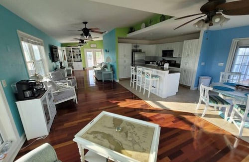 Matlacha House | Beautiful waterfront home with pool/spa, boat lift, kayaks and kayak launch!