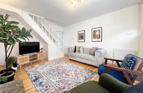Windsor House | BEAUTIFUL WINDSOR COTTAGE, AMAZING LOCATION, The Castle, Ascot, Legoland, Free Parking Super Close