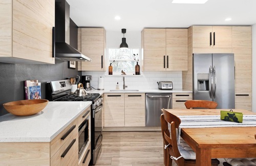 South Manchaca House | Beautifully Renovated & Centrally Located