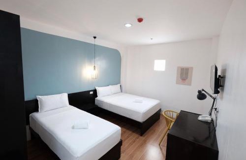 Lapu-Lapu Bed & Breakfast | Beds & Friends Hostel Mactan with Pool and Bar