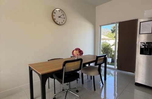 Gladeview House | Bee Our Guest-Free Parking-Private Fence/Turf Patio-Grill-Fire Pit