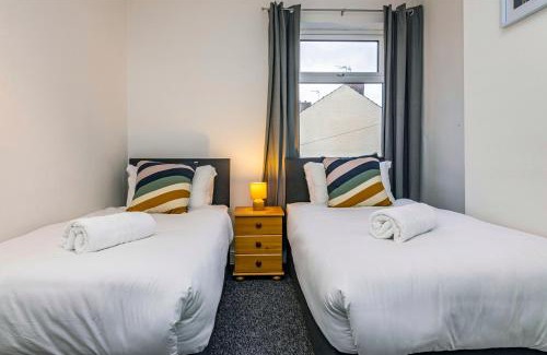 Bramcote House | Beeston town house - Sleeps 4
