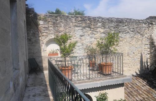 Villeneuve-les-Avignon Apartment | Bel Appartement Dans Cloitre Arbore