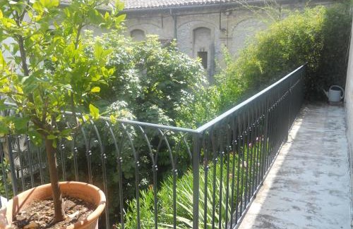 Villeneuve-les-Avignon Apartment | Bel Appartement Dans Cloitre Arbore