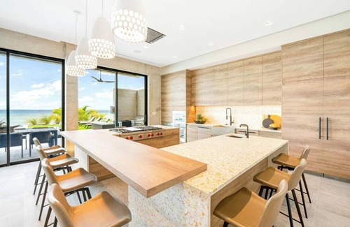 East End House | Bella Rocca: Ultra-Luxe Estate w/Pool and Spa, Sunken Fire Pit and Designer Inte