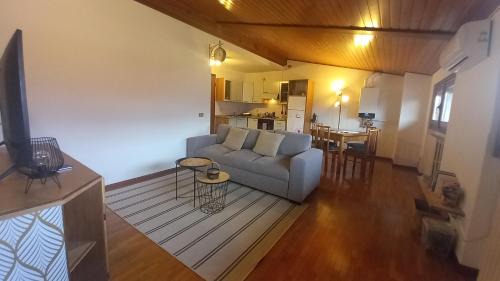 San Siro Apartment | Bella vista lago e parcheggio privato - Acquaseria centro