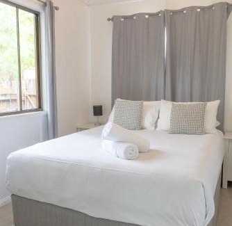 Amity Point Apartment | Belles on Ballow - Lorikeet Lodge - Absolute Waterfront