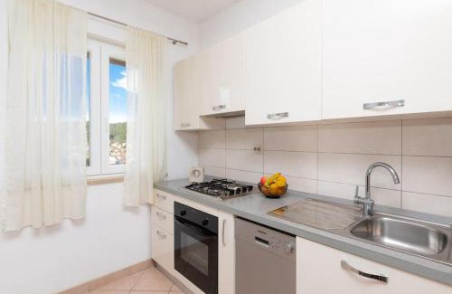 Pucisca Apartment | BENTO apartment - best VIEW on town and sea