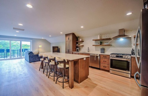 Markville Apartment | Berg Lake Barndo - Luxe Retreat on Berg Lake