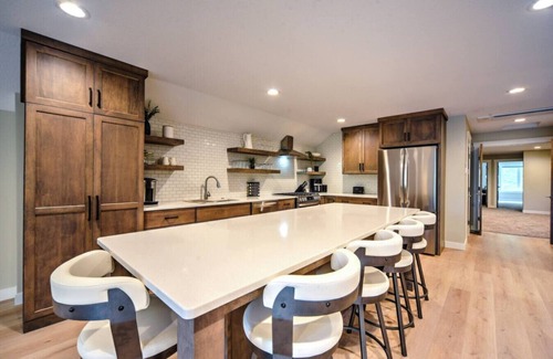 Markville Apartment | Berg Lake Barndo - Luxe Retreat on Berg Lake