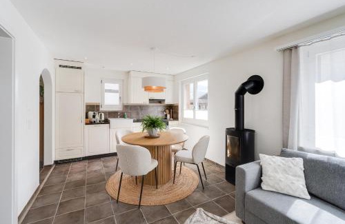 Adelboden Apartment | Bergoase für zwei - mit Terrasse & Bergkulisse