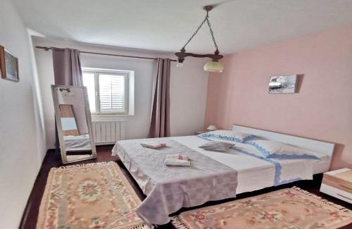 Brna Apartment | Bertie's Lodge - Four Bedroom Apartment A4