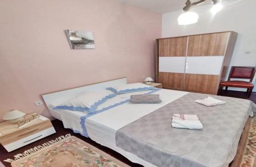 Brna Apartment | Bertie's Lodge - Four Bedroom Apartment A4