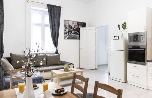 Castle Hill Apartment | Best getaway in the heart of Buda near Buda Castle with parking!