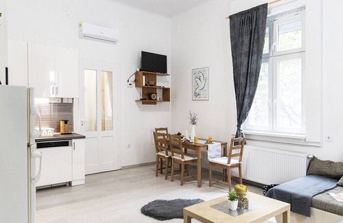 Castle Hill Apartment | Best getaway in the heart of Buda near Buda Castle with parking!