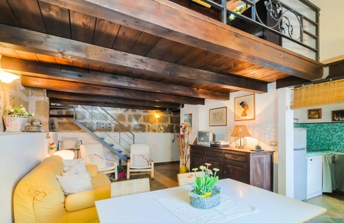 Alghero City Centre Apartment | Best Located in Alghero old Town Steps to sea Attic Emerald
