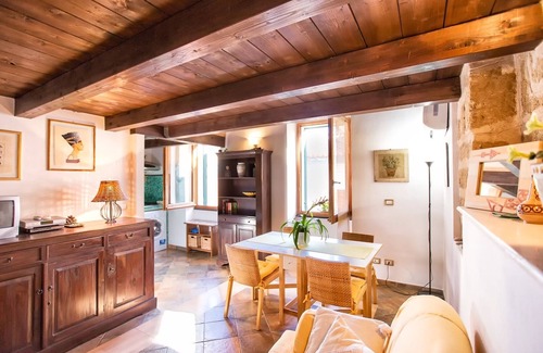 Alghero City Centre Apartment | Best Located in Alghero old Town Steps to sea Attic Emerald