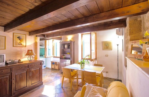 Alghero City Centre Apartment | Best Located in Alghero old Town Steps to sea Attic Emerald