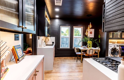 New Braunfels House | Best Location in Downtown NB Golf Cart Included!