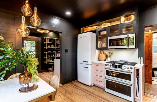 New Braunfels House | Best Location in Downtown NB Golf Cart Included!