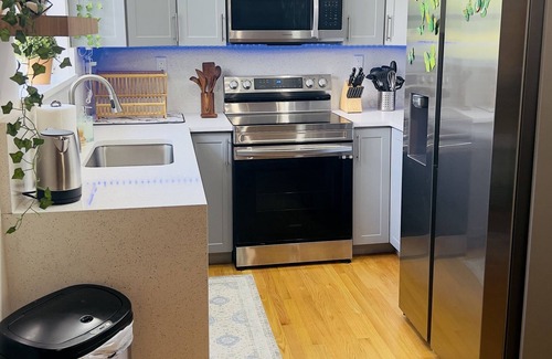 Coral Terrace House | Best Price New 3BD With Big Pool! Central Location Near Airport & Downtwn!