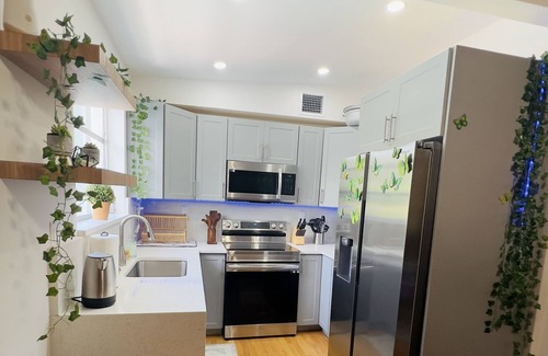 Coral Terrace House | Best Price New 3BD With Big Pool! Central Location Near Airport & Downtwn!