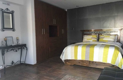 Cochabamba Apartment | Best View in the City. Lovely 2-bedroom apartment with WiFi in Cochabamba