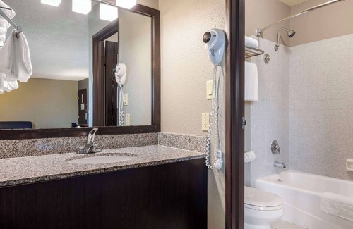 Paradise Hotel | Best Western McCarran Inn