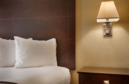 Raisin Hotel | Best Western Plus Fresno Inn