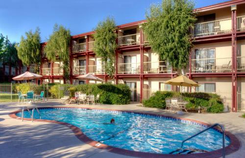 Garberville Hotel | Best Western Plus Humboldt House Inn