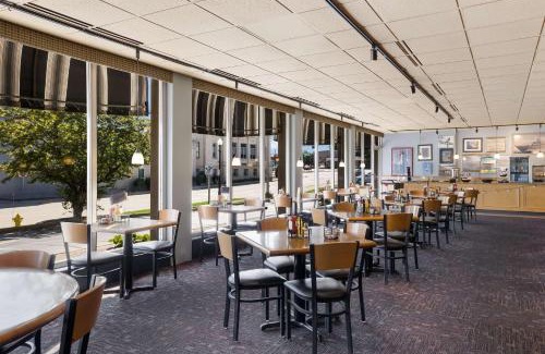 Marinette Hotel | Best Western Riverfront Inn